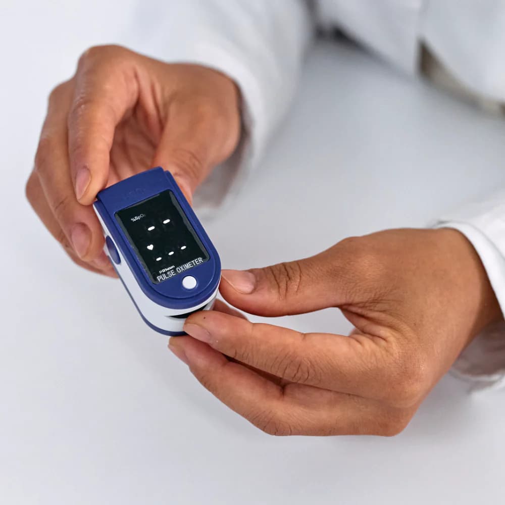 Cách vệ sinh máy đo SpO2 tại nhà đơn giản, hiệu quả,vệ sinh máy đo SpO2, máy đo nồng độ oxy, SpO2, bảo quản máy đo SpO2, vệ sinh thiết bị y tế